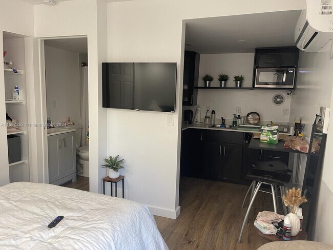 Building Photo - 19960 Highland Lakes Blvd