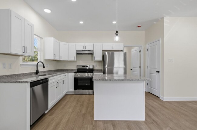 Building Photo - Inviting Home with Bright Interiors & Ceiling Fans Throughout - Comfortable Rental with Everyday ...
