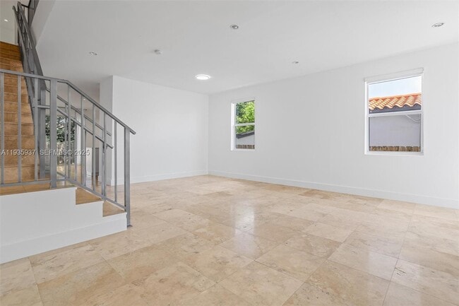 Building Photo - 2784 SW 34th Ave