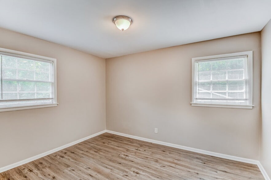 Building Photo - 1617 Bobolink Ln NE