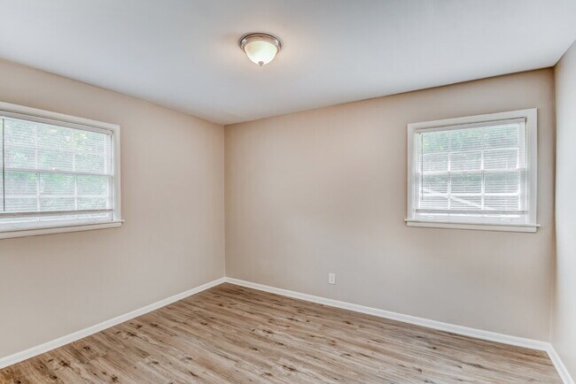 Building Photo - 1617 Bobolink Ln NE