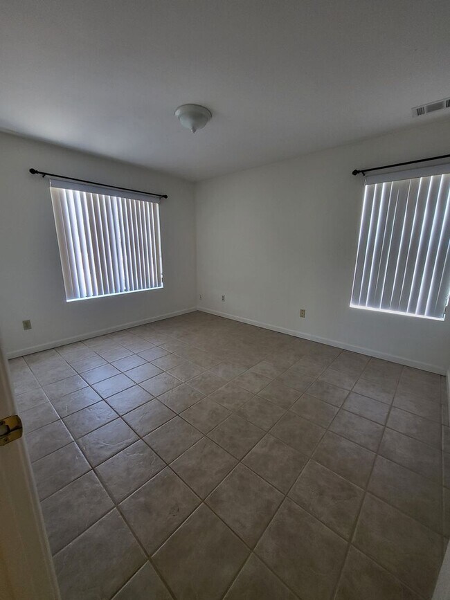 Building Photo - Beautifully Upgraded 2 Story Home in Downt...