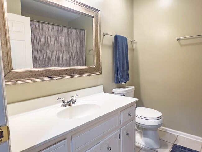 Building Photo - 4196 Hedgerow Ln