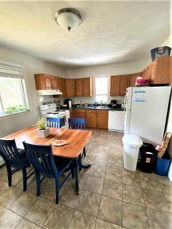 Building Photo - 27 Langley Rd