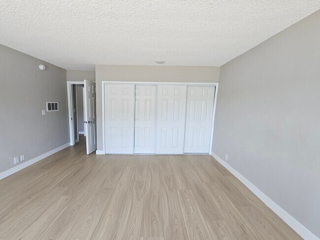 Building Photo - 13535 Victory Blvd