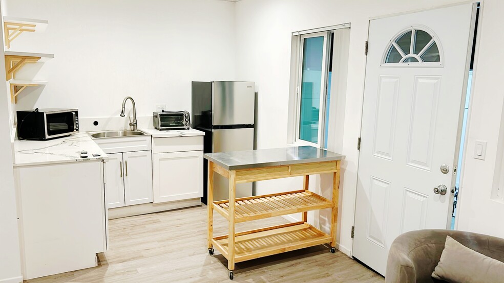 Building Photo - 2167 Casa Grande St