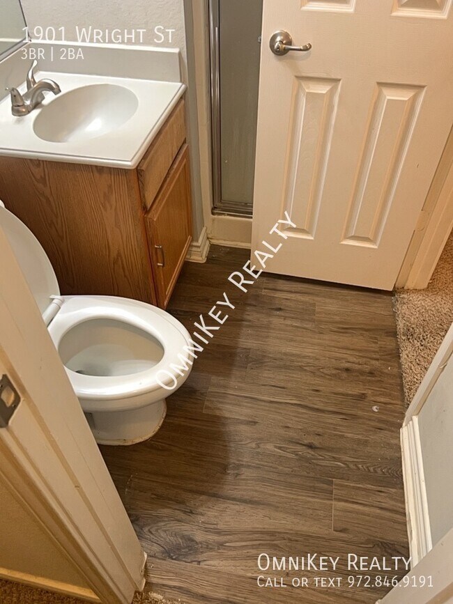 Building Photo - 1901 Wright St