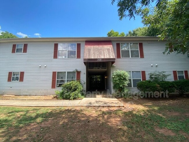 Building Photo - 208 Old North Church Rd