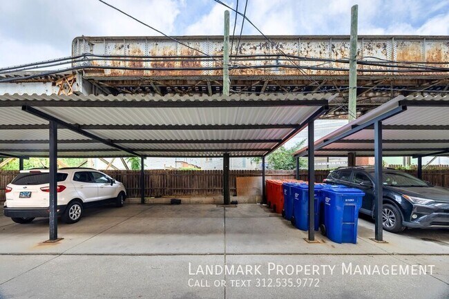 Building Photo - 1152 W Roscoe St