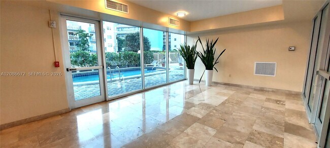 Building Photo - 1658 Bay Dr E