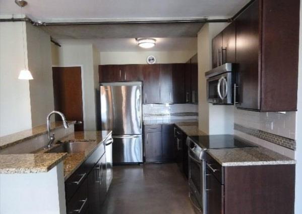 Building Photo - 800 Brazos St