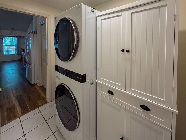 Building Photo - 4BR/2BA POOL home in NW Gainesville!