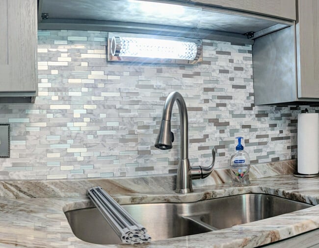 Building Photo - 5395 Harbor Ct Dr