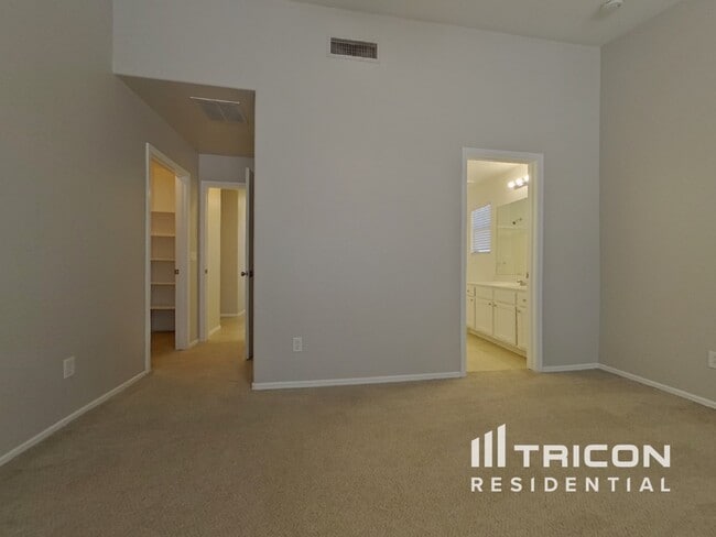 Building Photo - 25726 W St Kateri Dr