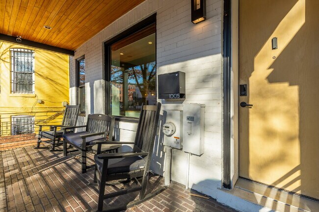 Building Photo - Modern Luxury in the Heart of Logan Circle