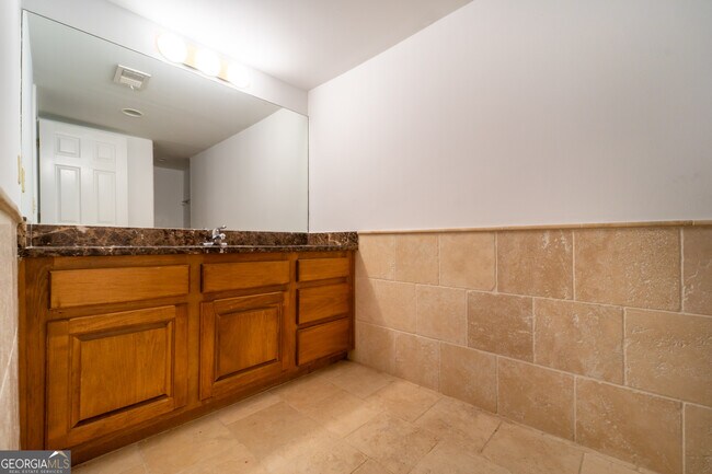 Building Photo - 3926 Clubland Dr