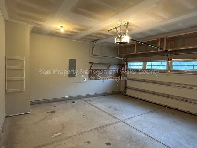 Building Photo - 238 Lynn Dr