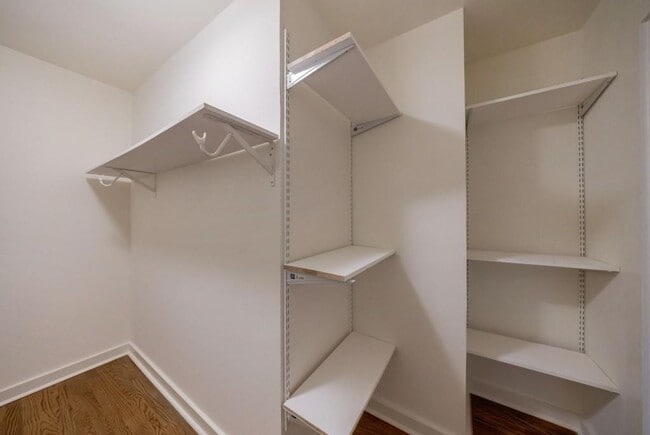 Building Photo - 922 Barton Woods Rd NE