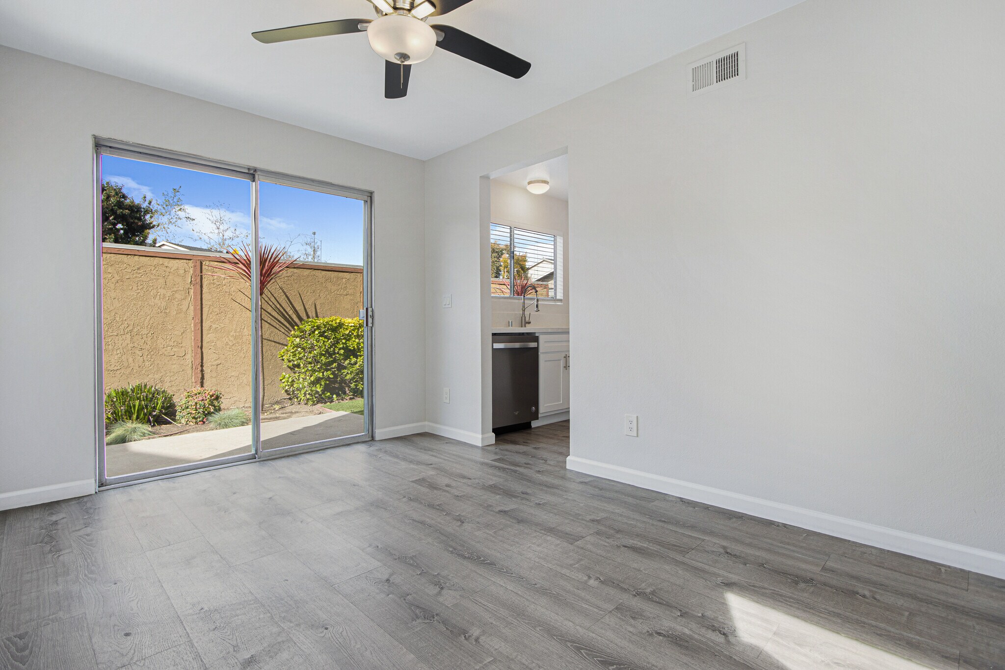 Building Photo - 3005 Jeffrey Dr