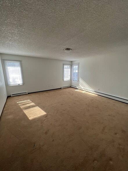 Building Photo - 1701 Roosevelt Dr