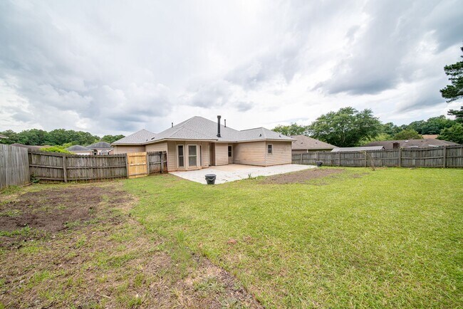 Building Photo - 3 bedroom 2 bath North Columbus