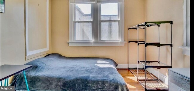 Building Photo - 726 3rd St NE