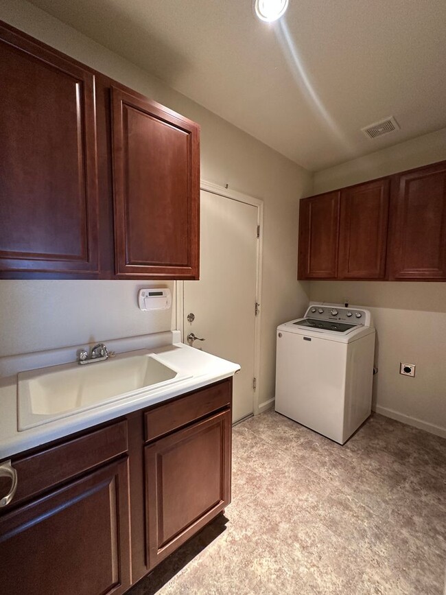 Building Photo - Beautiful home in Damonte Ranch Area