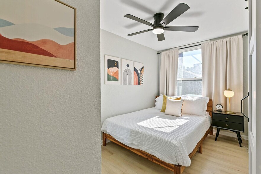 Building Photo - 1073 N Downing St