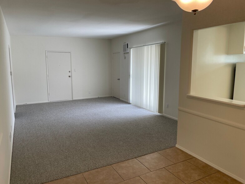 Building Photo - 1122 S Clark Dr