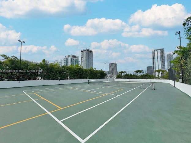 Building Photo - 700 NE 24th St