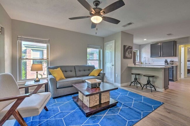Building Photo - 410 N Oak Cliff Blvd