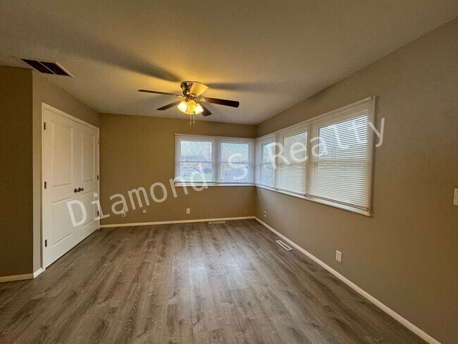 Building Photo - 2202 S Prospect Ct