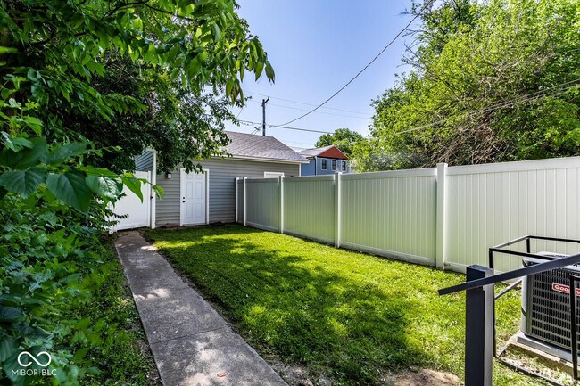 Building Photo - 3047 Ruckle St
