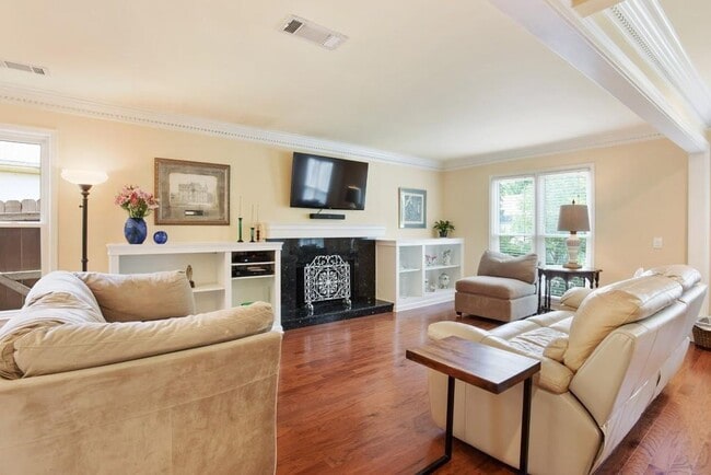 Building Photo - 8900 Carroll Manor Dr