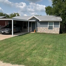 Building Photo - 502 N Cleburne Whitney Rd