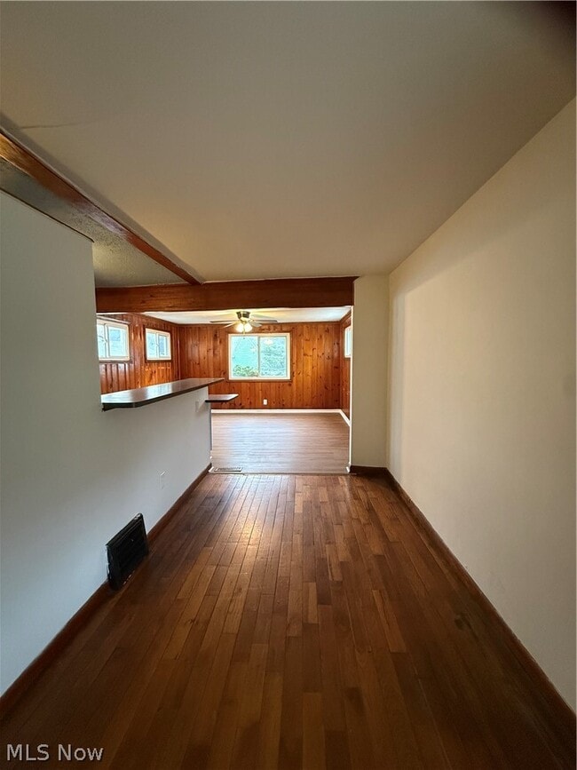 Building Photo - 1427 E 252nd St