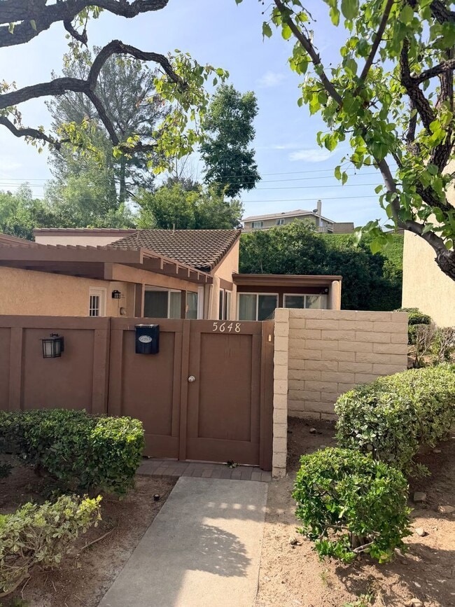 Building Photo - 5648 E Vista Del Cerro