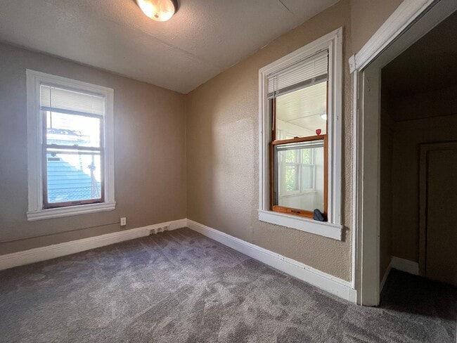 Building Photo - St. Paul home in Great Dayton's Bluff area