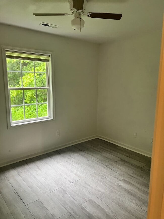 Building Photo - Comfort & Privacy!