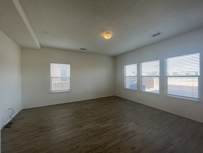 Building Photo - 3540 Clear Creek Rd