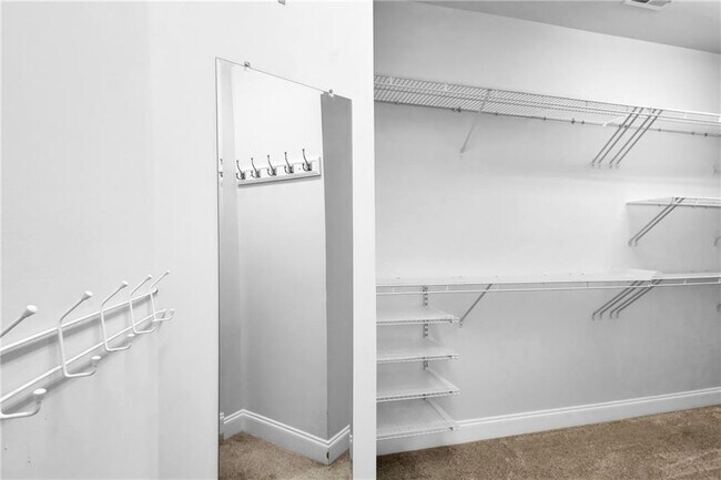 Building Photo - 5358 Manor View Dr NW