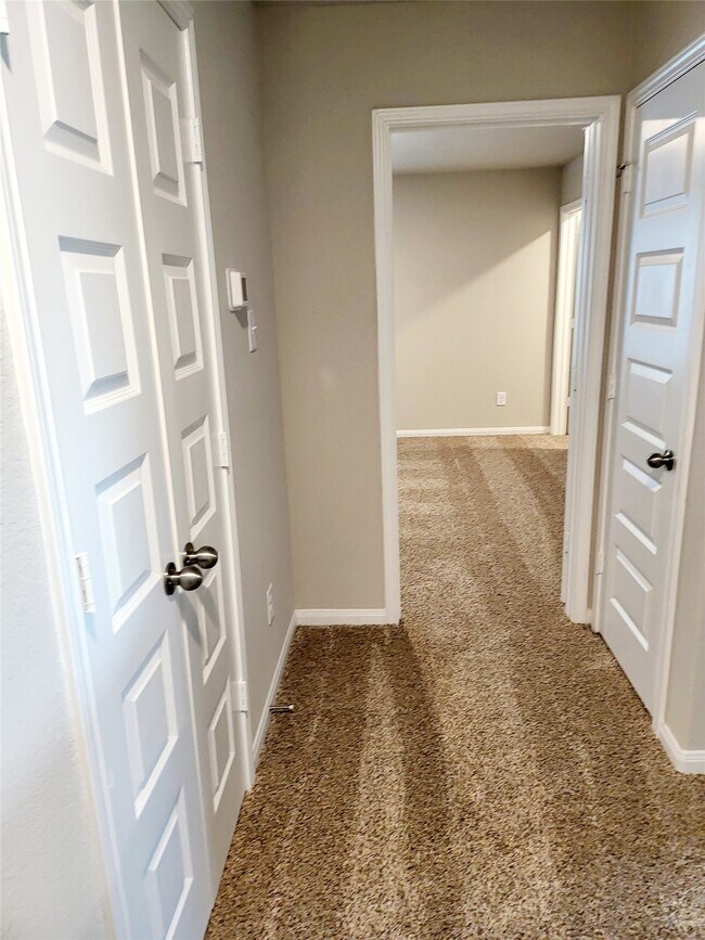 Building Photo - 946 Grand Emperor DR