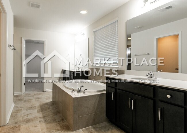 Building Photo - 433 Stonefield Cir