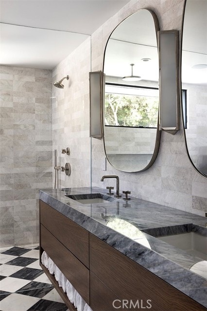 Building Photo - 9015 Alto Cedro Dr