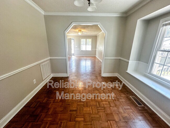 Building Photo - 61 S Sussex Dr