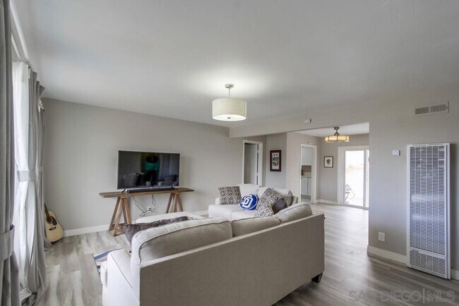 Building Photo - 129 S San Jacinto Dr