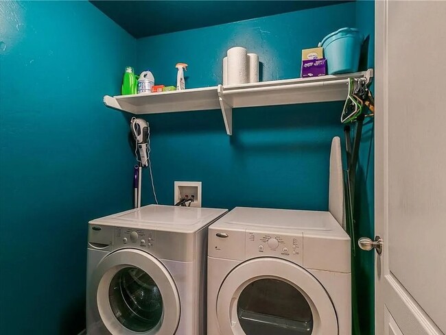 Building Photo - AVAILABLE NOW -  $500 Off First Month | 4-Bed Home in the Heart of Mustang | Storm Shelter & Mode...