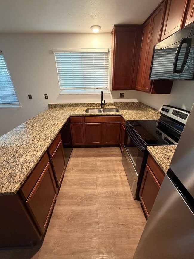 Building Photo - Spacious 3 Bed + Office, 2 Bath Single Family Home with a 2 Car Garage!