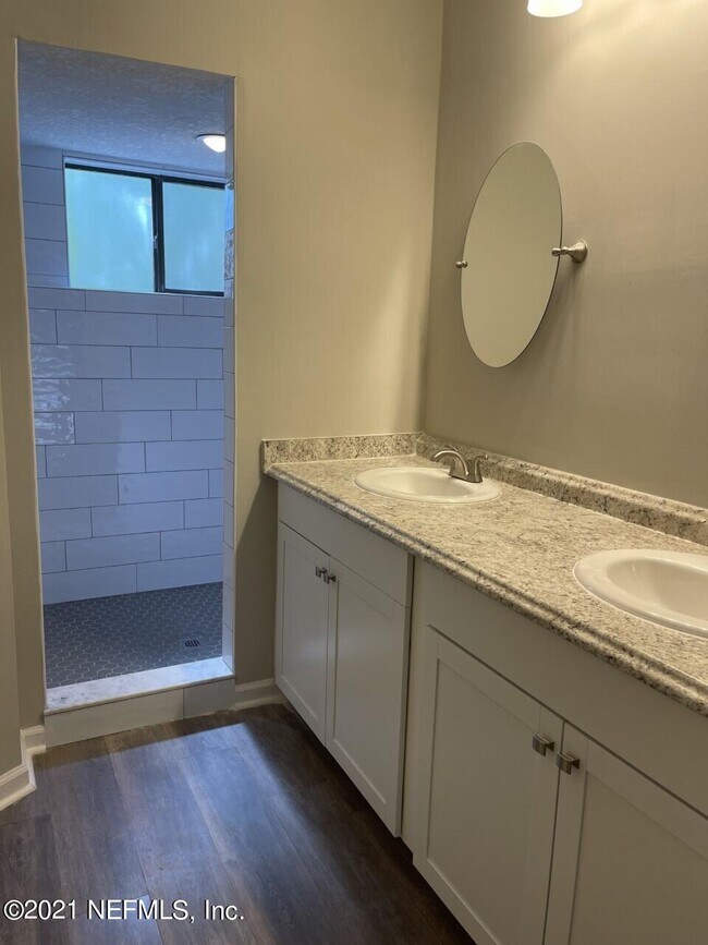 Building Photo - 654 Wells Landing Dr