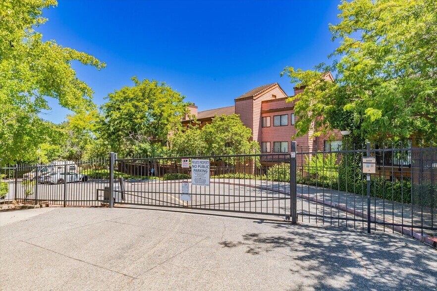 Building Photo - 25676 University Ct